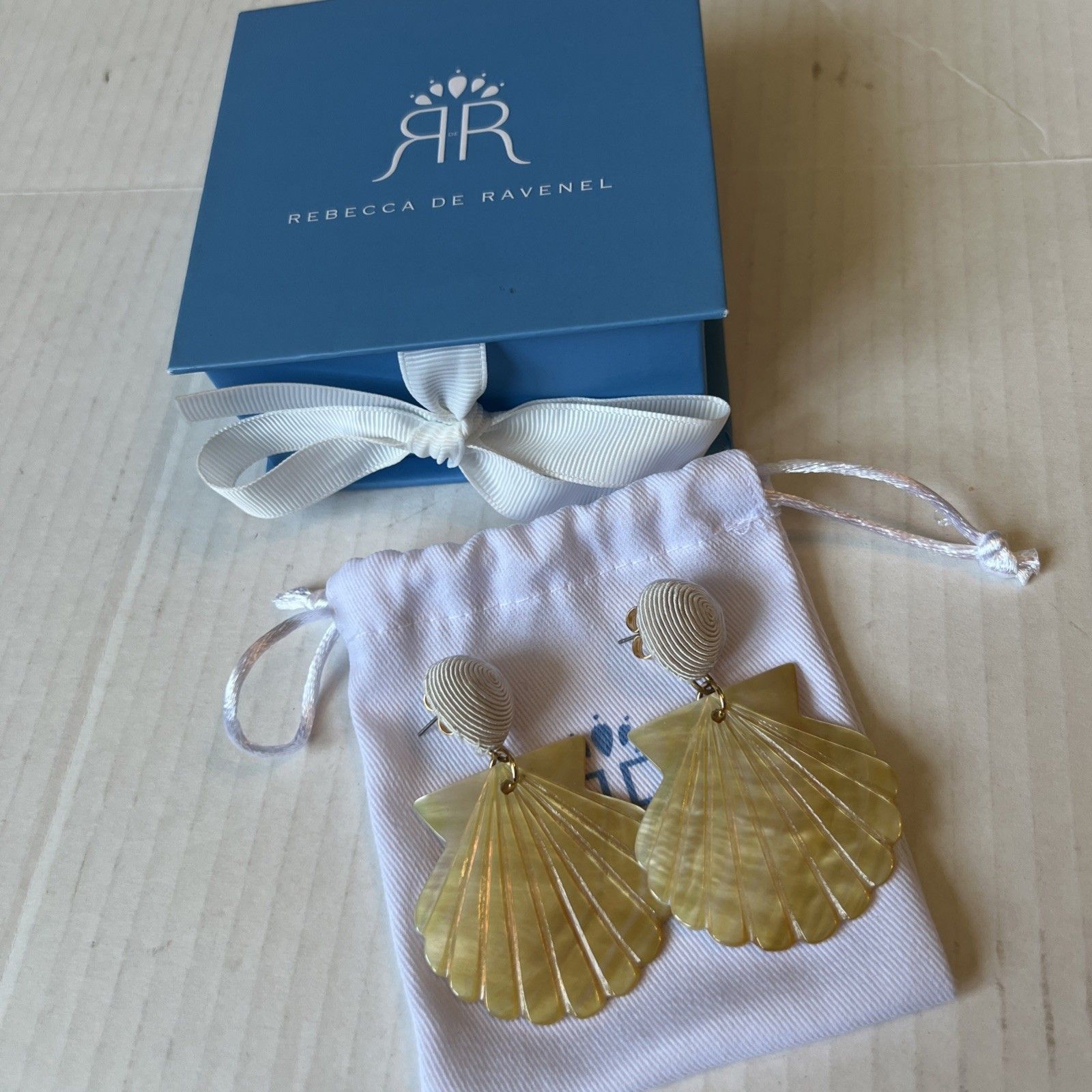 Rebecca De Ravenel Ariel Shell Mother Of Pearl Earrings Gold Post Back Nwt